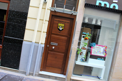 puerta exterior en madera en donostia